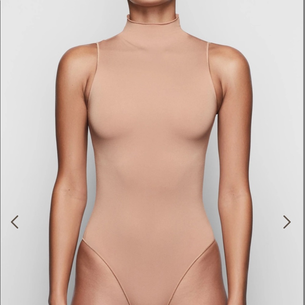 NWT SKIMS Essential Mock Neck L
